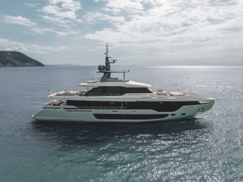 Azimut Yachts apresenta megaiate de luxo exclusivo com Sky Lounge no Miami Boat Show 2025