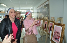 Fotos mostram mulheres depois de enfrentar o câncer de mama