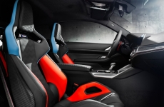 BMW apresenta versão exclusiva do novo BMW M4 Competition Coupé em parceria com a marca Kith
