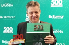 Todeschini recebe premiação por ser uma das maiores empresas no RS