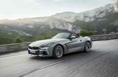BMW do Brasil disponibiliza tecnologia de abertura de porta pelo celular e smartwatch para os modelos BMW Z4 e Série 1 M135i