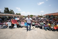 Tiago Brunet realiza obra missionária na Angola, com visitas a aldeias, orfanatos e ao projeto Aldeia Nissi, apoiado desde 2019
